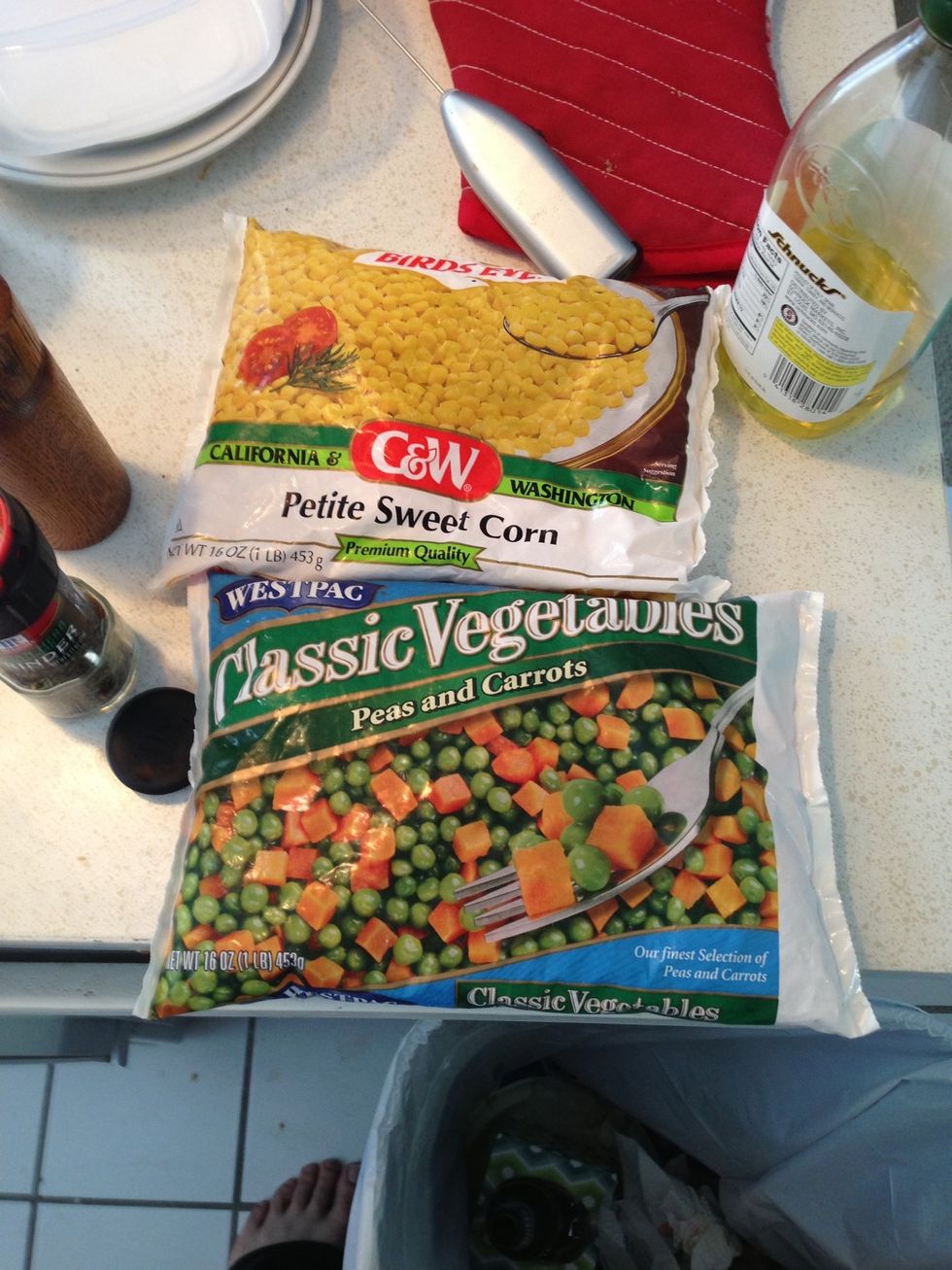 I wanted to bump up the veg to feed more ppl. So I cheated and got some frozen veg.