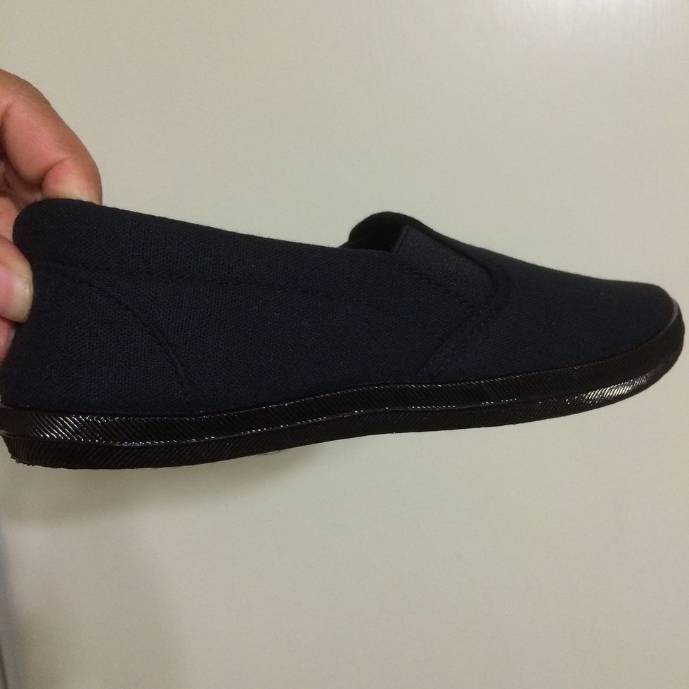 I was able to paint the lip with the broad tip oil based marker and used the non oil based one for touch ups. Here's the first one all done