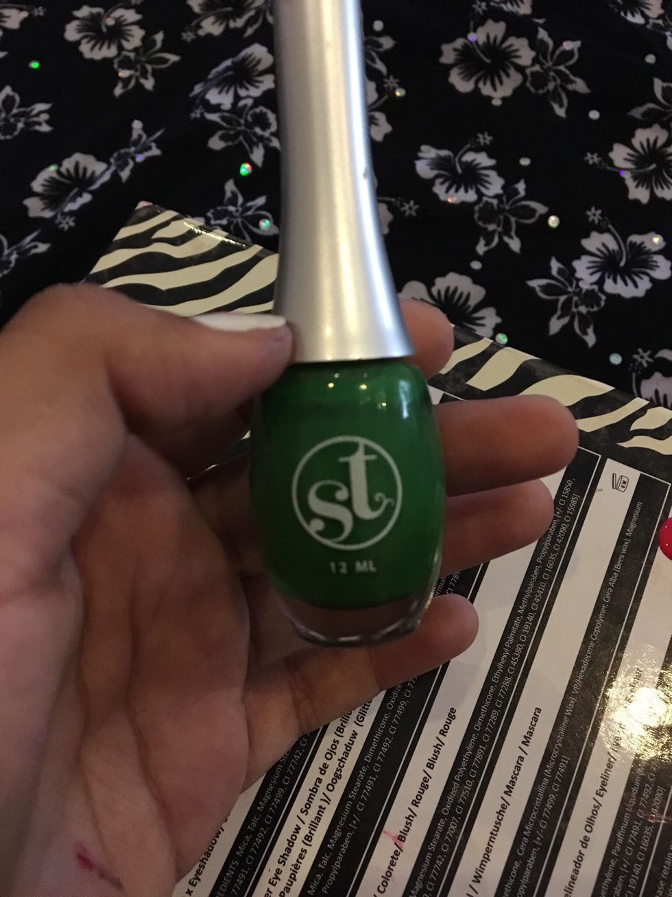 I will be using flag green from sweet touch for the leaf