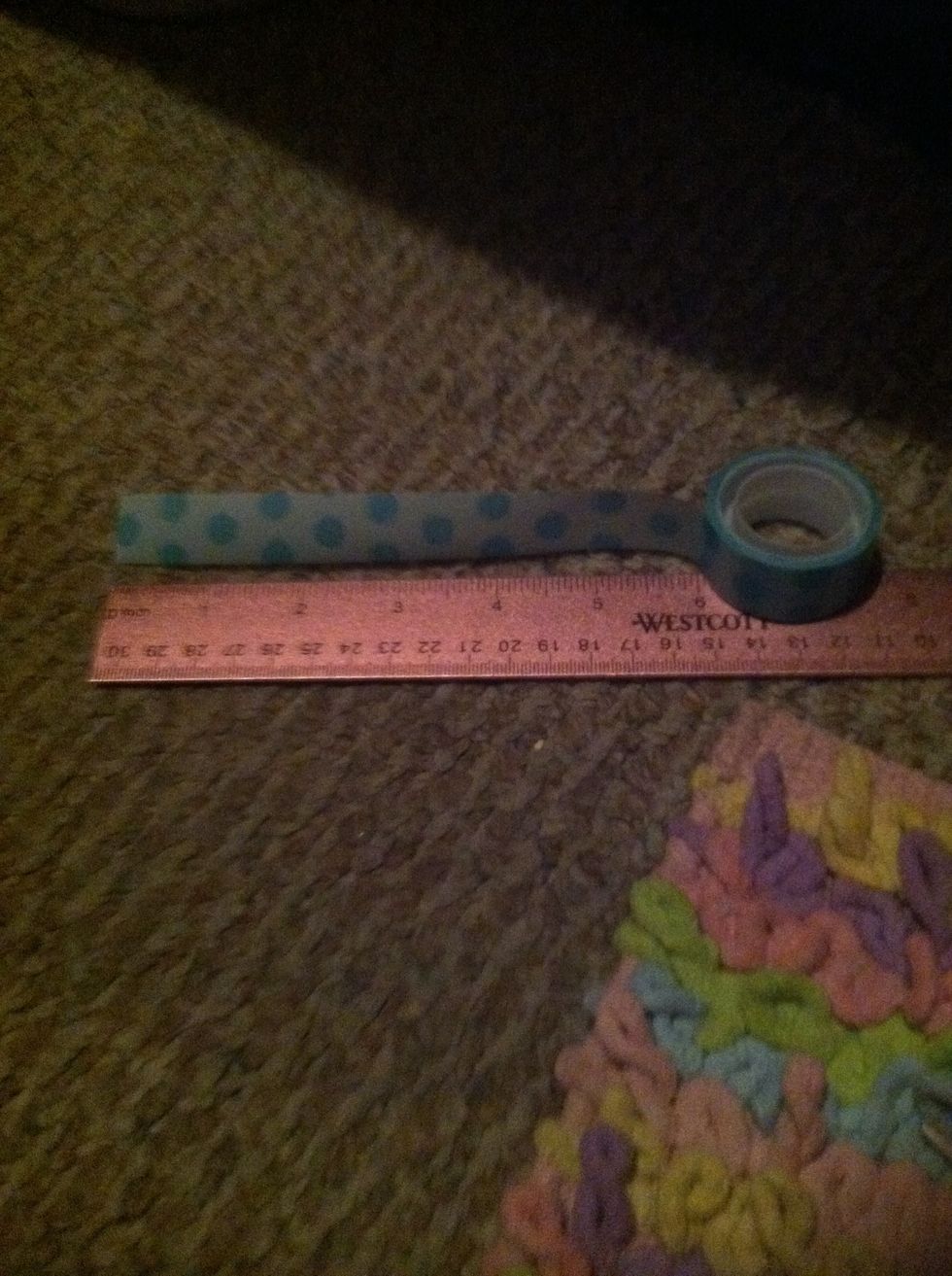 I will be using thin Scotch tape for this, but you really need to use duct tape for this. First use the string, then make sure there is enough so you can fold it in half.