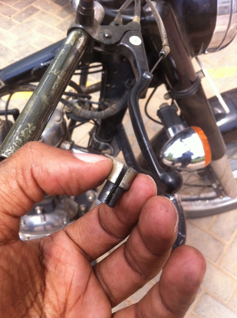 If it is a regular maintenance job, you will be able to take the adapter out at this stage. If the cable broke, you would have stored this as I mentioned before.