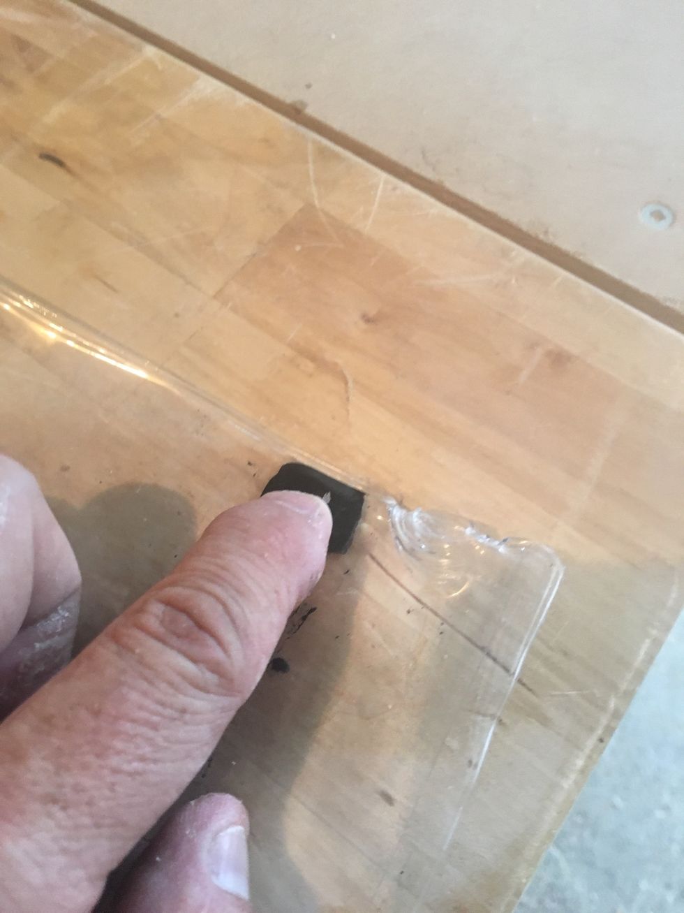 If it requires more than 20 pumps to reach full vacuum, recheck sealing tape.