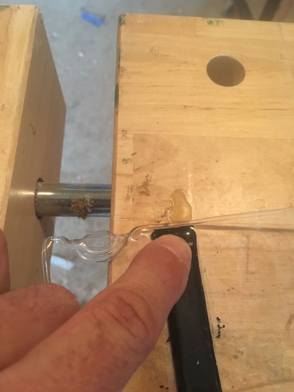 If it requires more than 20 pumps to reach full vacuum, recheck sealing tape.