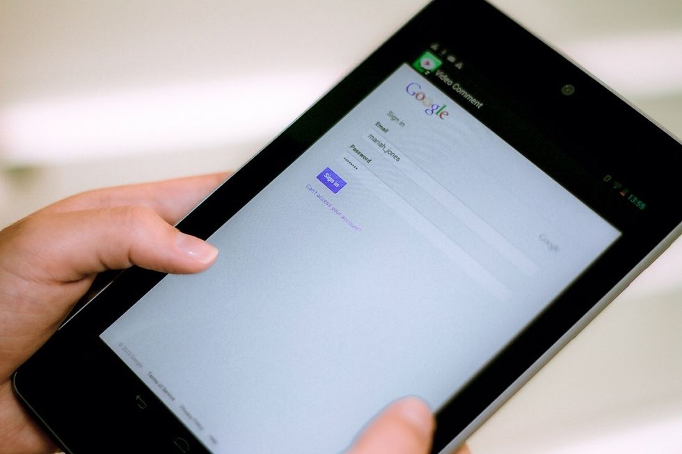 If it's the first time you make a video with the Video Comment app, you'll need to sign in with a Google account in order to publish your video on your YouTube account.