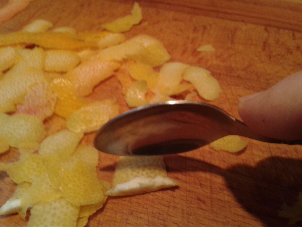 If necessary remove any pith with a teaspoon.