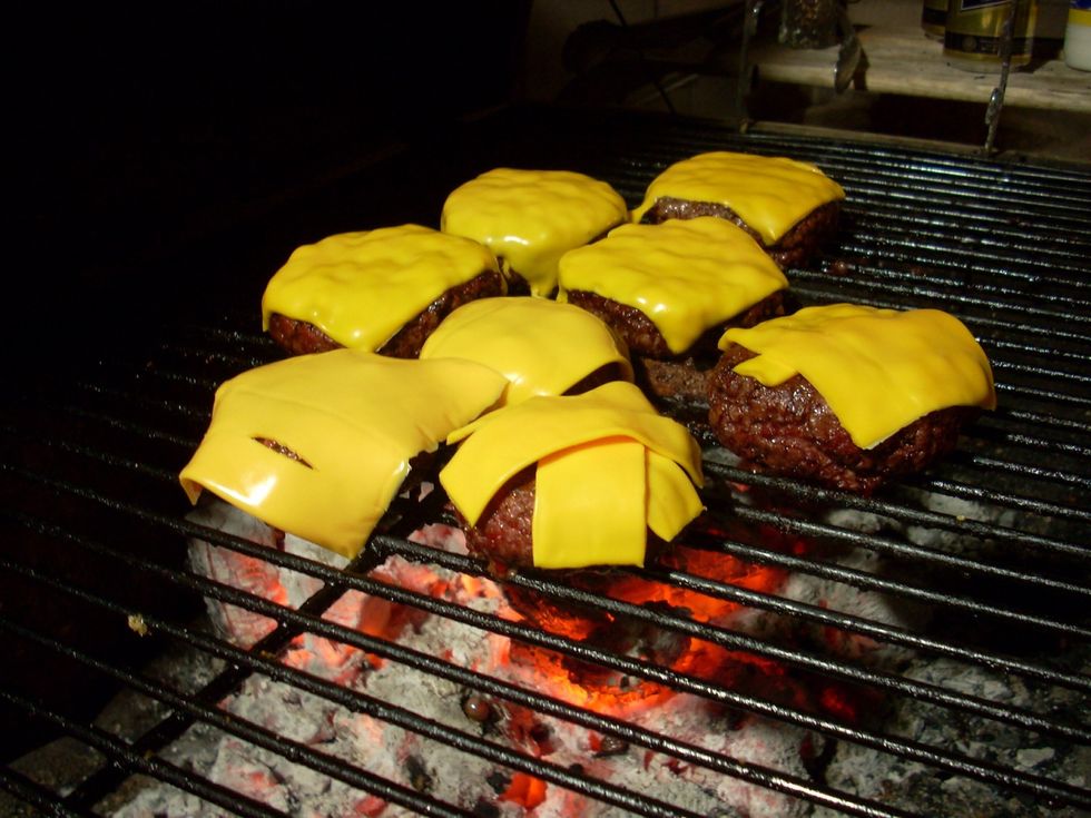 If the meat is finish, put the yellow cheese on the meat it will melt.