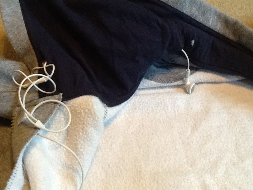 If u pushed the headphone half way through, this is what it should look like so far. Dont worry, we're almost finished!