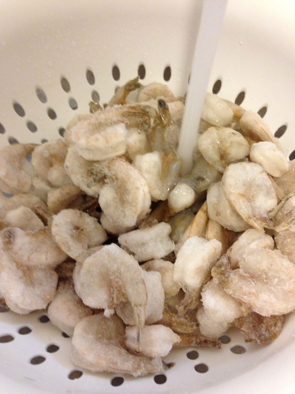If using frozen shrimp, defrost over night in the fridge or under cold water