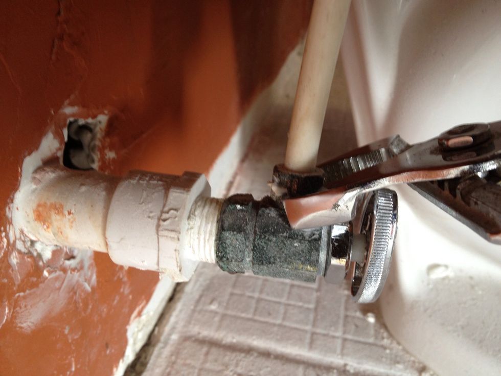 If we were replacing the whole valve, you would unscrew this piece first and disconnect the vertical hose you see in the picture...