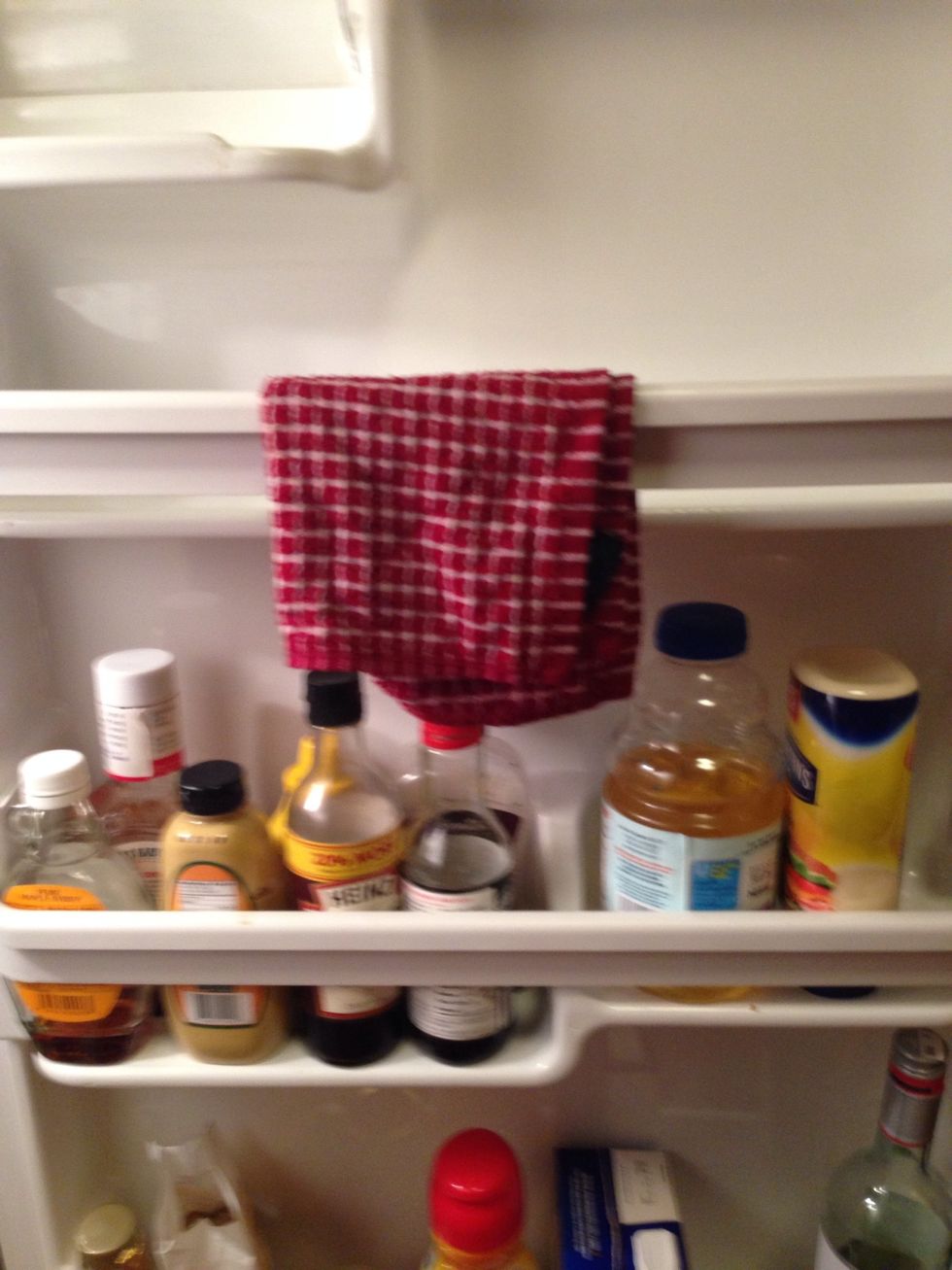 How to clean a refrigerator B+C Guides