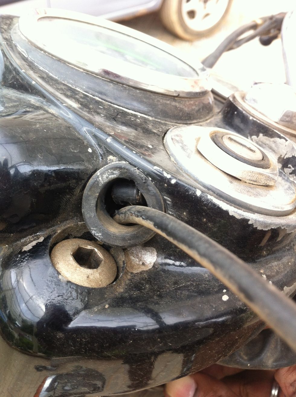 If you don't have assistance, using a nose plier to pull the end might be a good idea as shown in next step