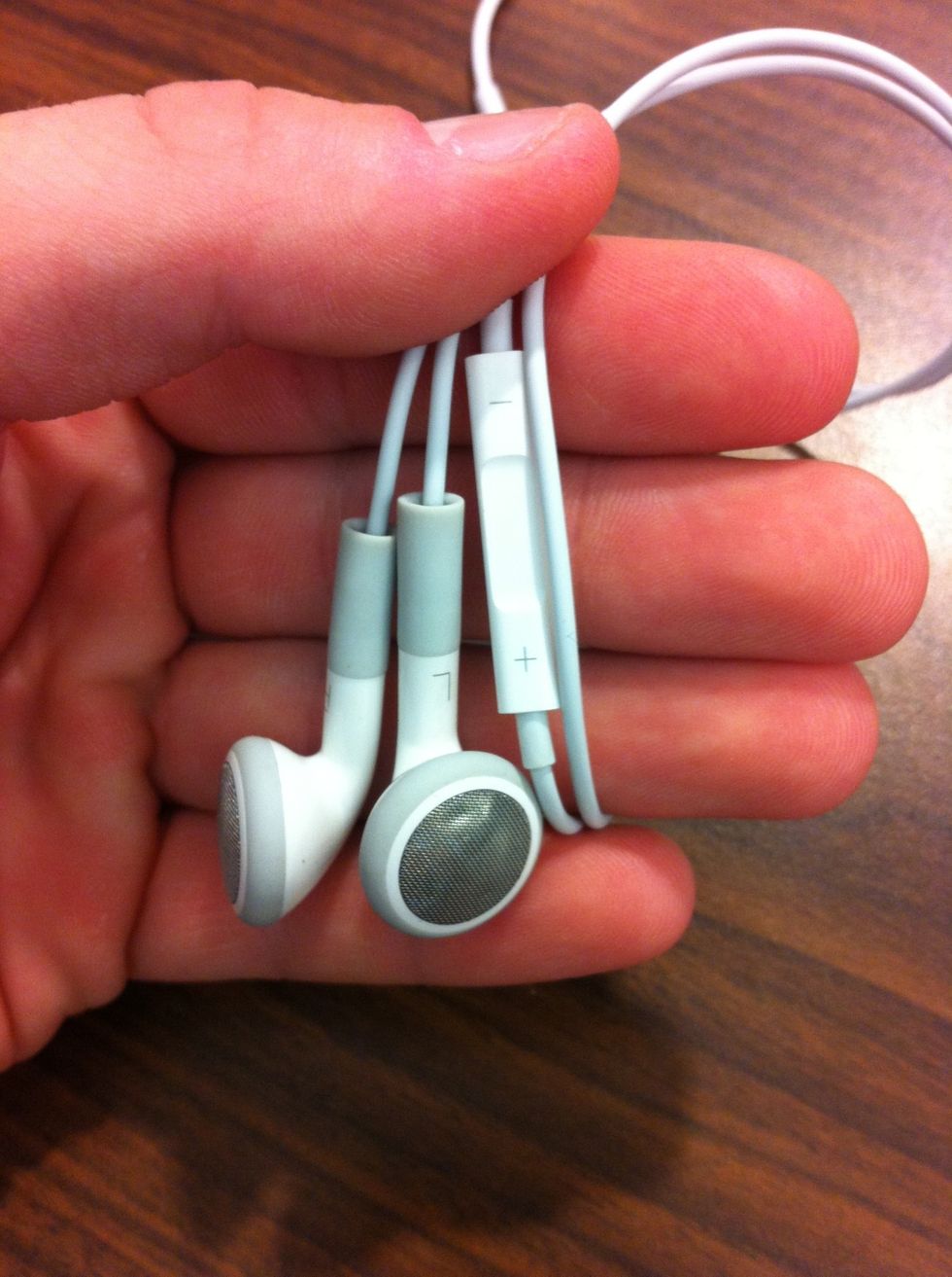 If you have a mic, plug, or volume controls, here's where your starting point matters! You want these long pieces to lay flat. Mine work best if I hold the gray cylinders along my middle finger.