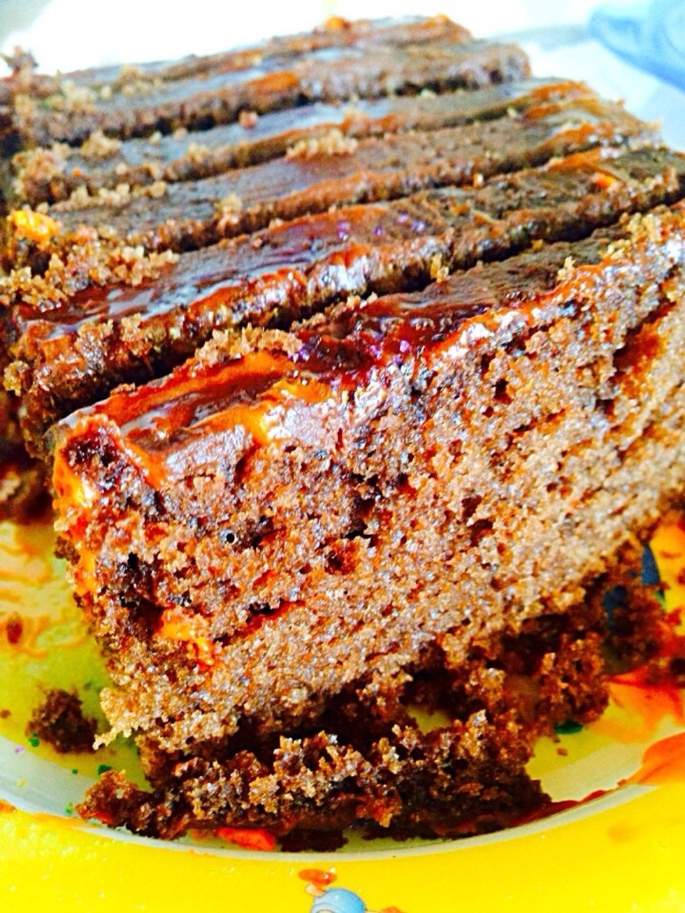 If you have cake leftovers you can reinvent a dessert by transforming it into these yummy chocolate balls