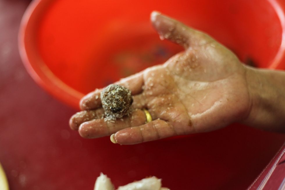 If you have left over choc but mix, roll them into balls and roll around in desiccated (finely shredded) coconut.