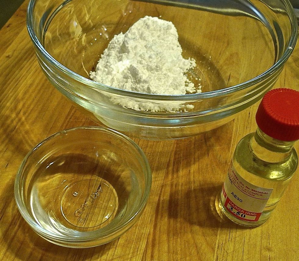 If you prefer just a simple glaze, then glaze with icing sugar (1/4 cup), hot water (1/2 tablespoon) and almond extract (1/4 teaspoon)