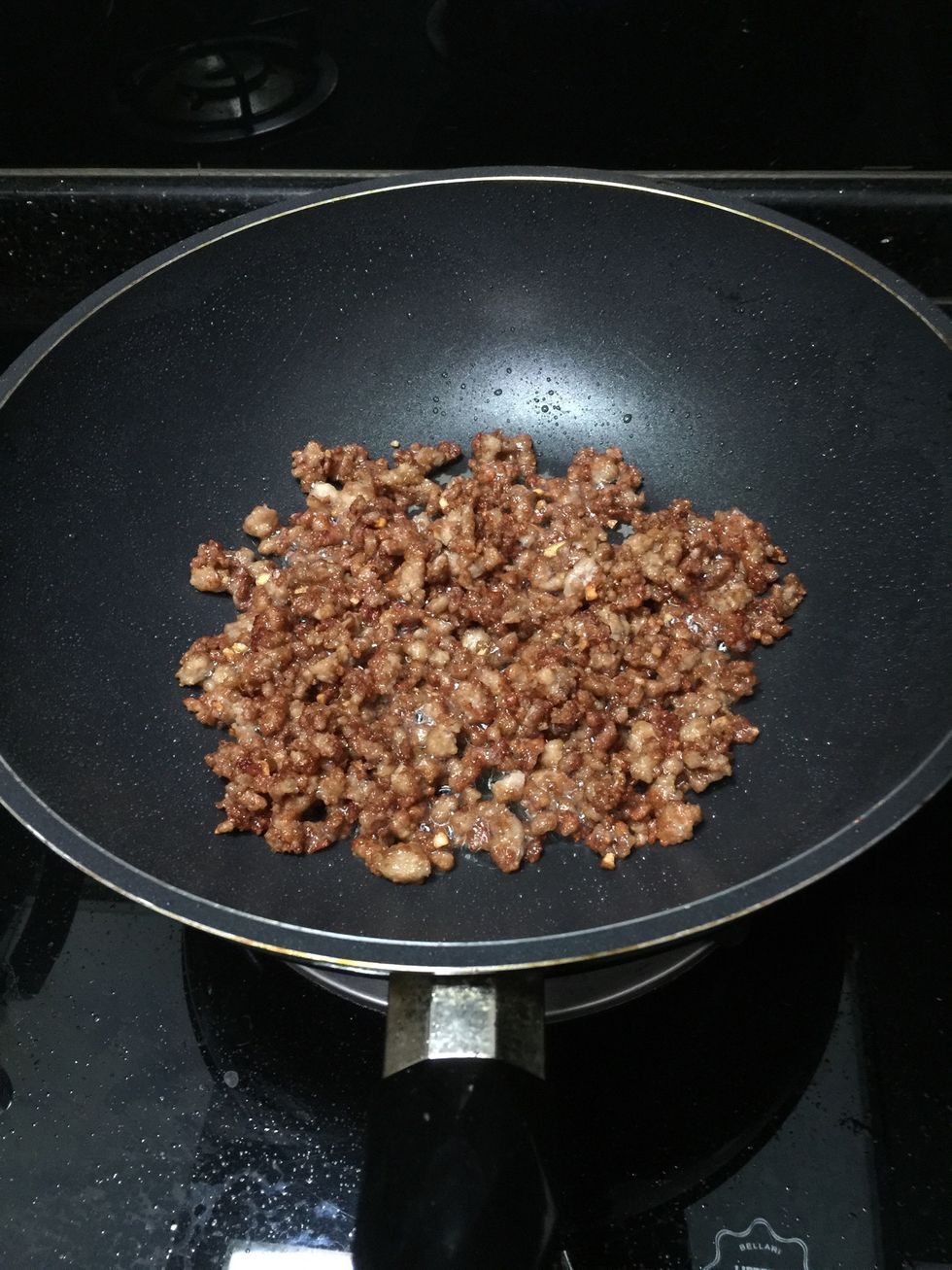 If you prefer your minced meat to be crispy like me, fry longer until all turn darker brown.