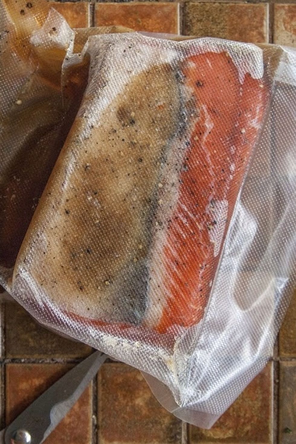 If you're using a vacuum sealer place the salt and sugar covered fish in a vacuum bag and seal it tight.Vacuum sealing, you don't need to put the bag in a pan or bowl.