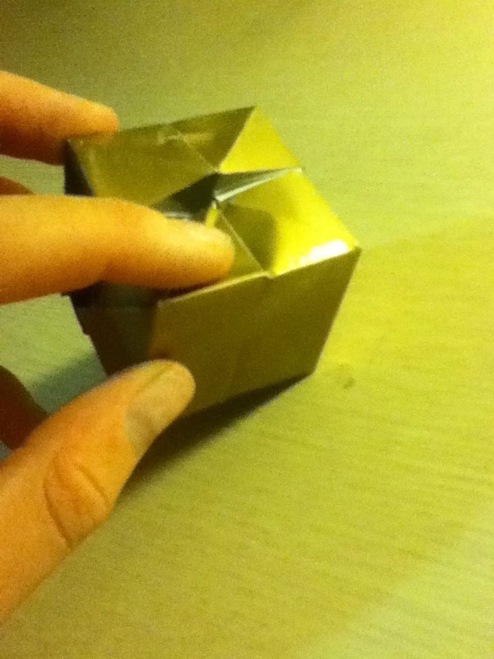 If you wanna put water in, there is a hole that allows you to fill it up! Also if its not going 3D then you can blow into this hole!