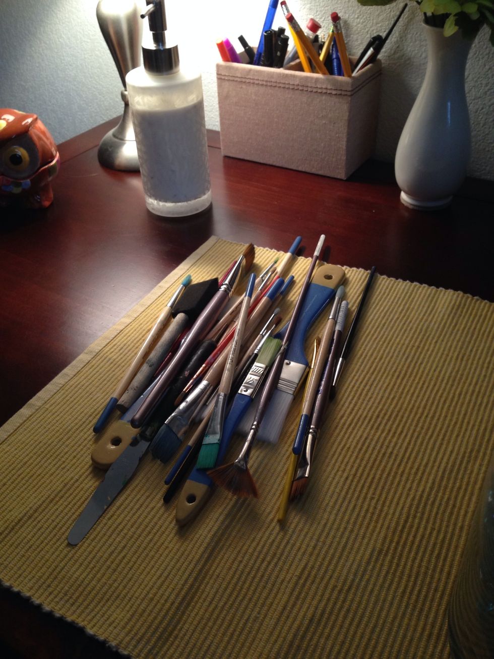 If you want an easy way to organize your paint brushes, this is how I do it.
