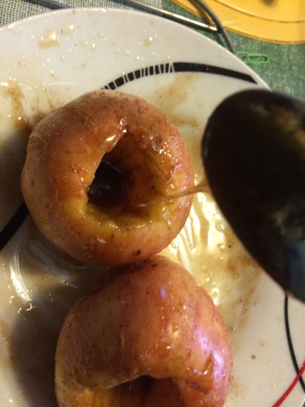 If you want it softer pick up the caramel and fill the apples, take it to rge oven for another 4 min
