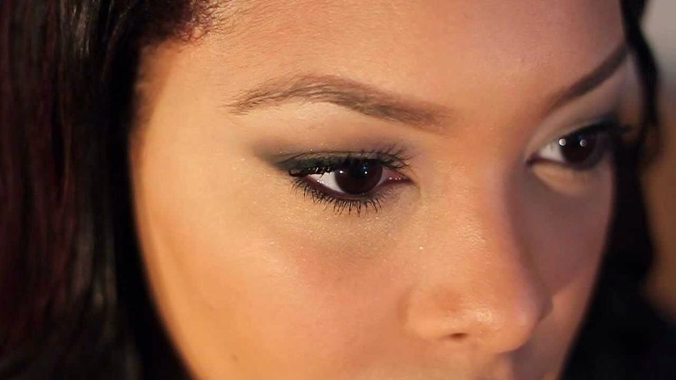 If you want to jazz up your makeup a little bit try some of these things: Foundation, concealer, pressed powder, light blush, a gold colored smokey eye, and a vibrant lip for a pop of color.