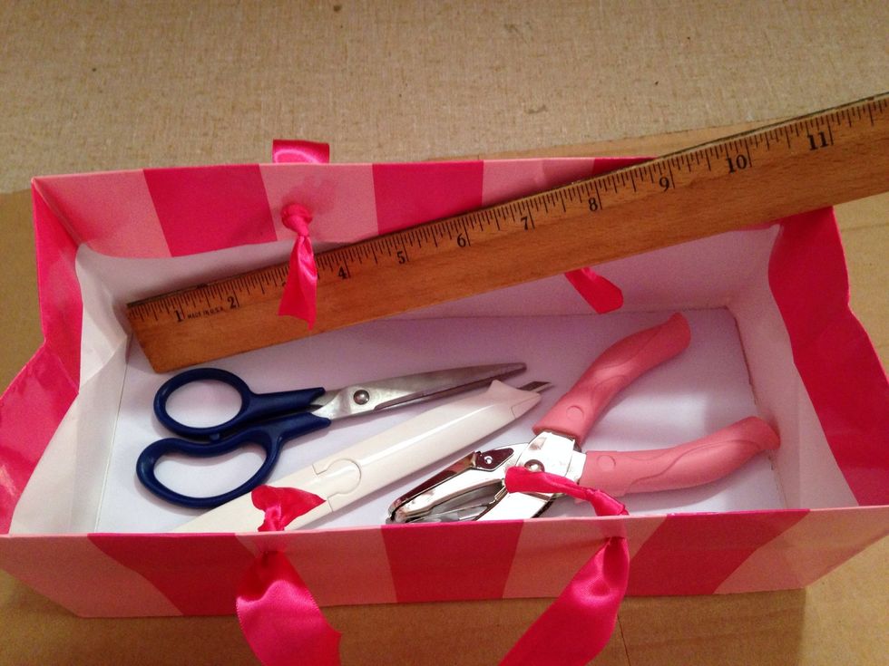 If you want to make your caddy sturdier - if lifting heavier items - then tape down the inside flaps.