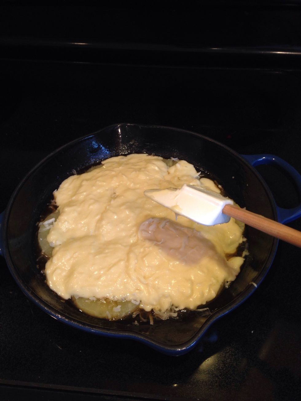 If your cake batter is thick, carefully spoon it on top of the pineapple/sugar/butter/rum goodness. Gently spread to the edges. Wipe or brush butter or oil along the sides of the skillet.