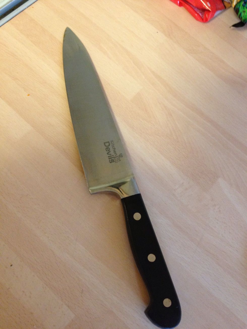 If your knives lose their sharpness, this quick and inexpensive fix will have you dicing and slicing in no time...no need for expensive professional  sharpening stones..