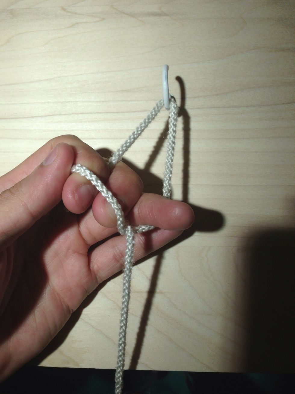 If your middle finger pulls back far enough, the suture will be able to rest on the nail of the middle finger. This finger will then "throw" (guide) it through the loop.