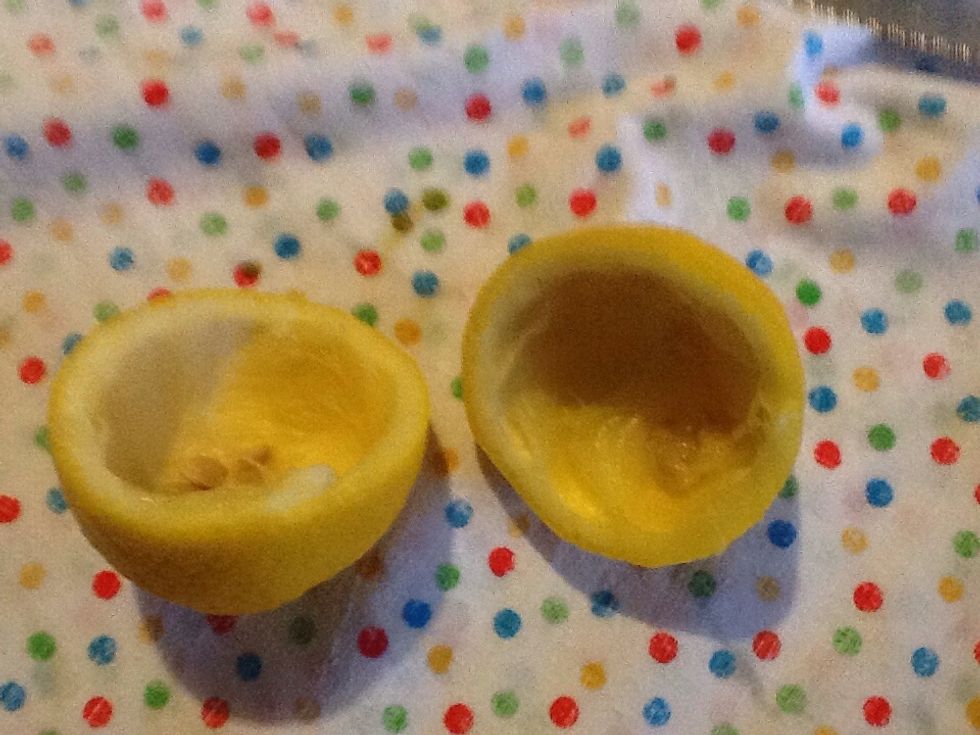 Il succo fresco di un limone fresh pressed lemon juice