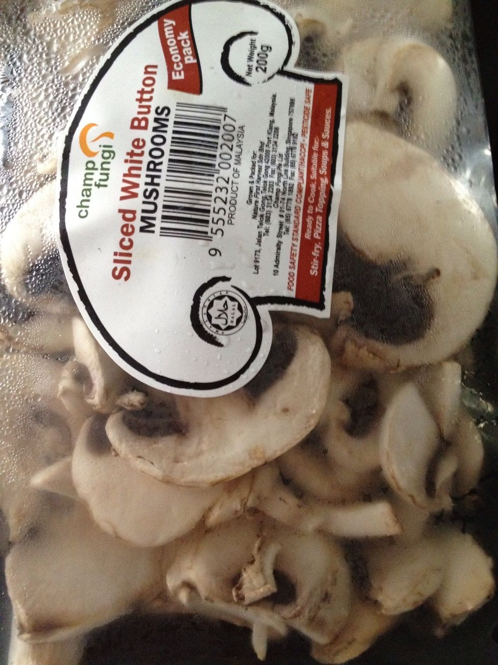 Im lazy to Slice those mushrooms so I bought ready sliced ones! :p