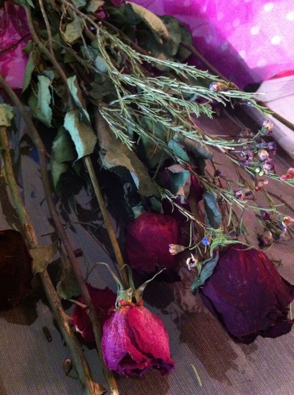 Im pretty sure many of us have dried roses from our love ones. These are from my bf for valentines day! (: