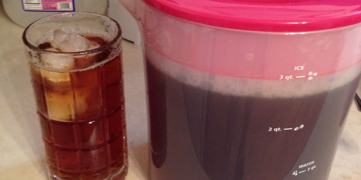 How to make iced tea in an iced tea maker without ice! - B+C Guides