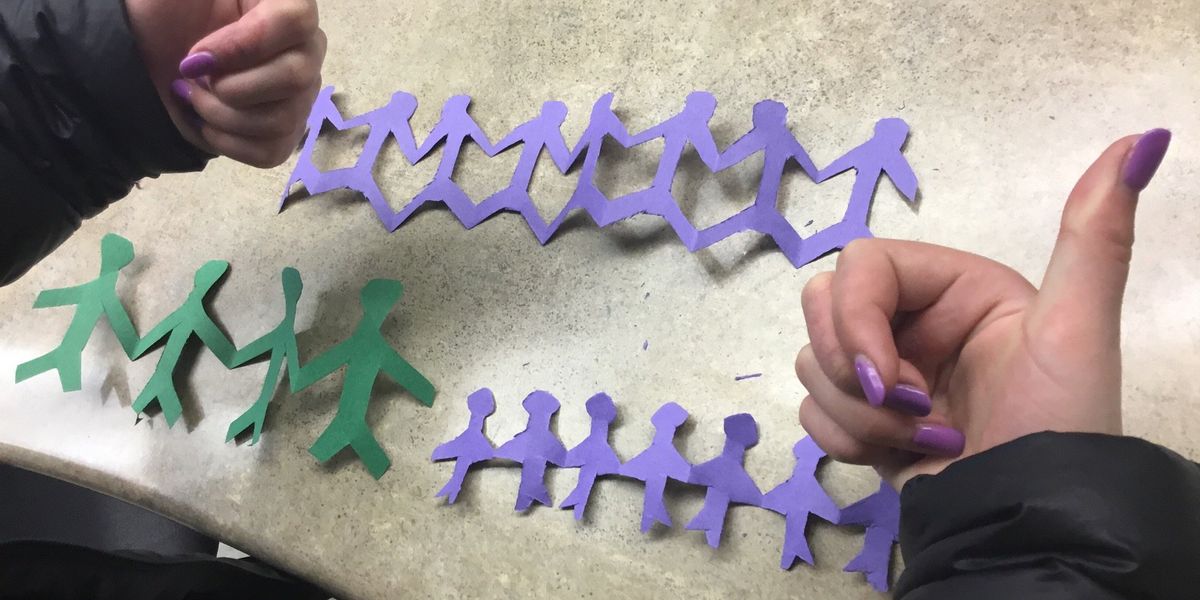 How to make a paper people chain! - B+C Guides