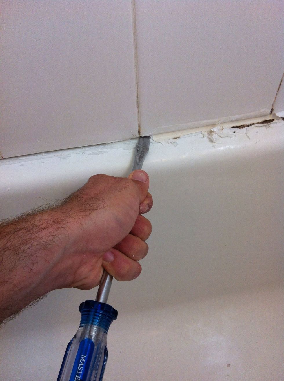 How to refinish your bathtub with rust-oleum kit - B+C Guides