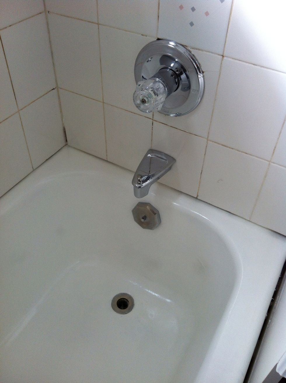 How to refinish your bathtub with rustoleum kit B+C Guides