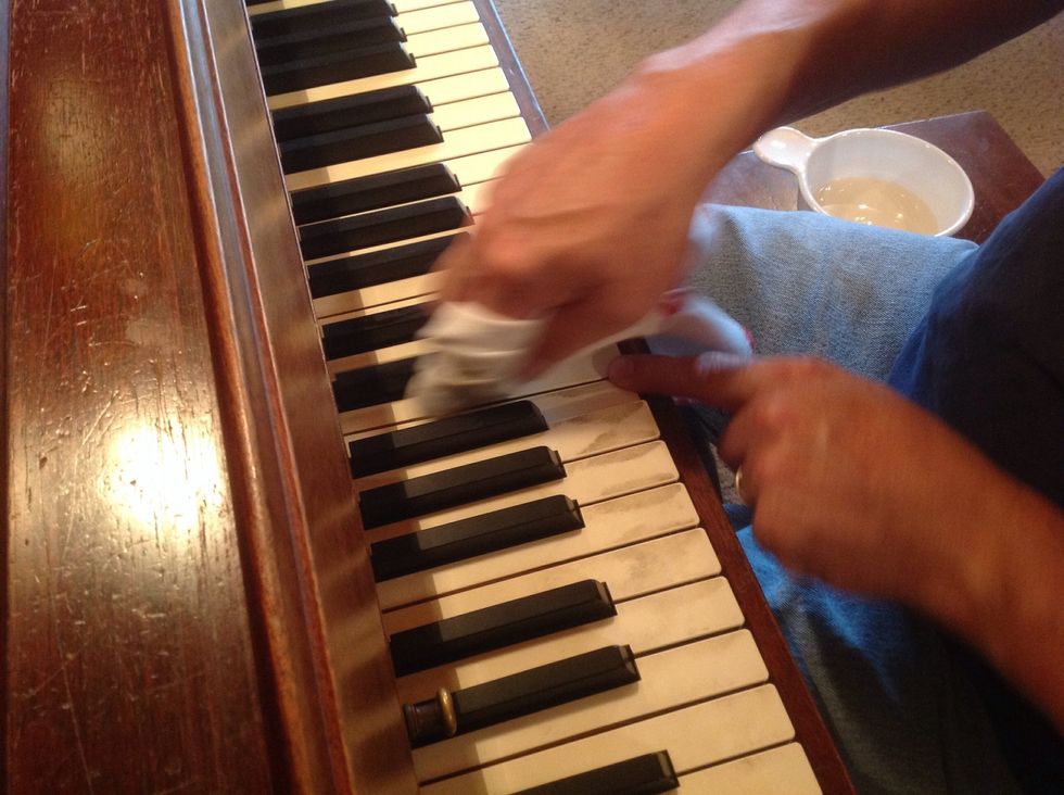 How to clean piano keys B+C Guides
