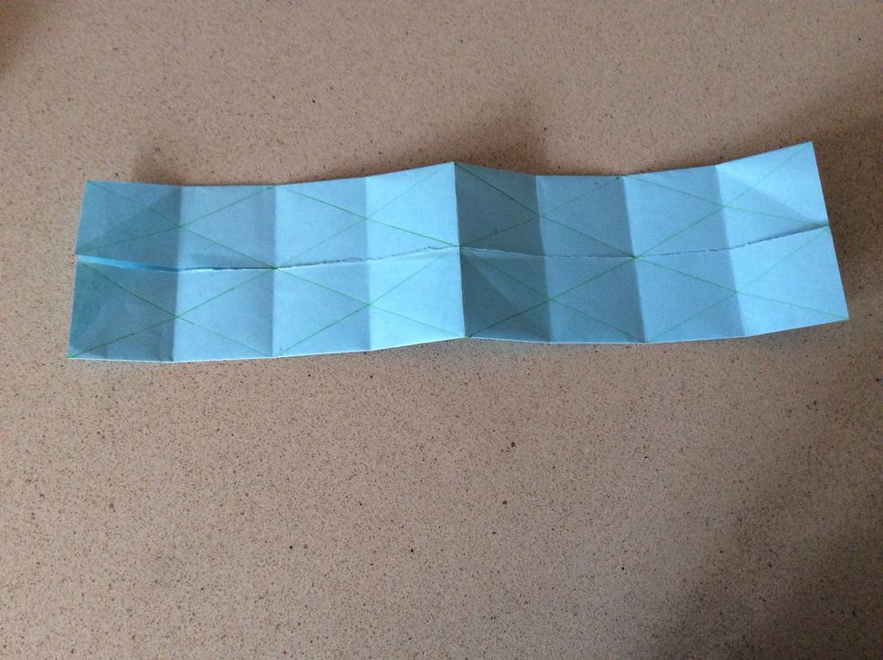 How to fold an origami hexaflexagon - B+C Guides