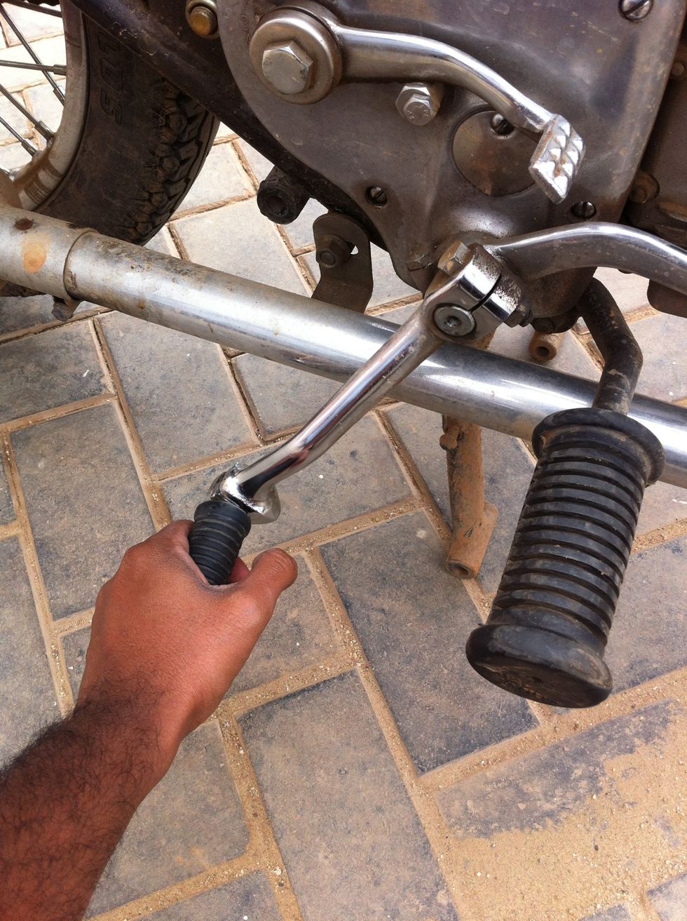 How to change clutch cable of royal enfield std 350 B+C Guides