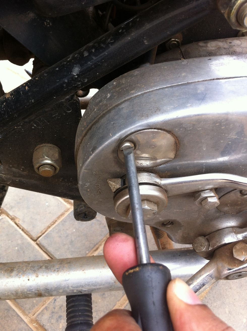 How to change clutch cable of royal enfield std 350 B+C Guides