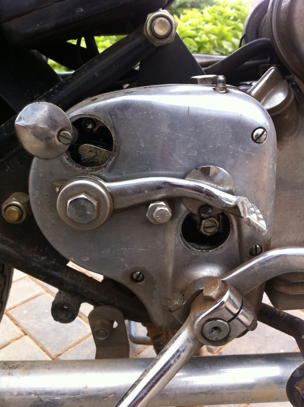 How to change clutch cable of royal enfield std 350 B+C Guides