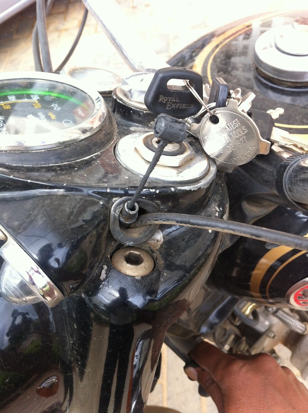 How to change clutch cable of royal enfield std 350 B+C Guides