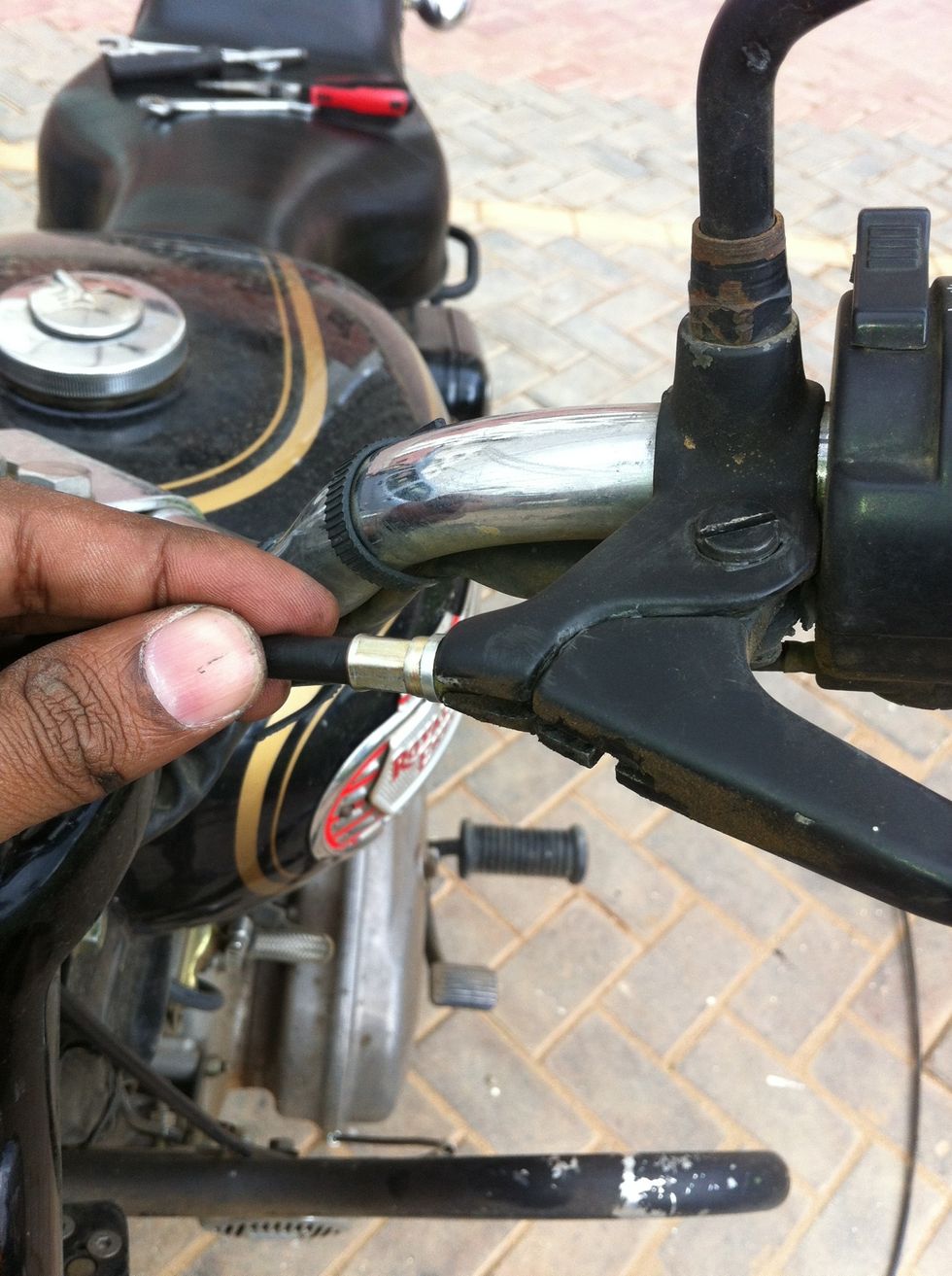 How to change clutch cable of royal enfield std 350 B+C Guides