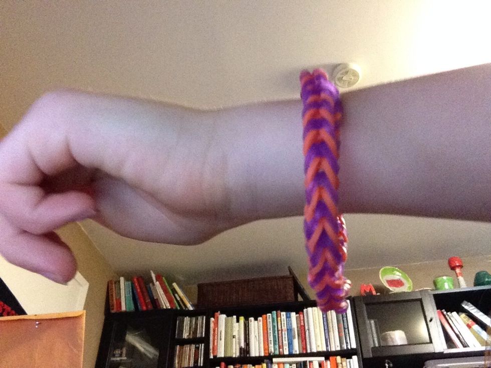 How to make a rainbow loom on your fingers B+C Guides