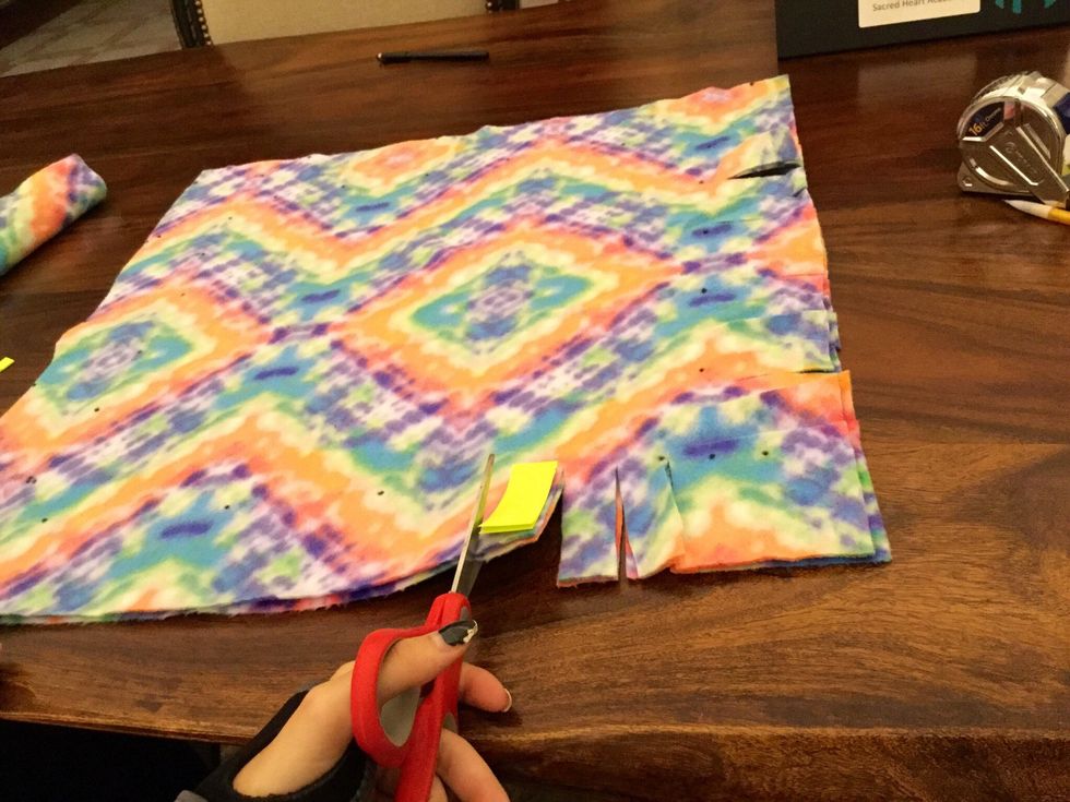 How to make a nosew fleece pillow B+C Guides