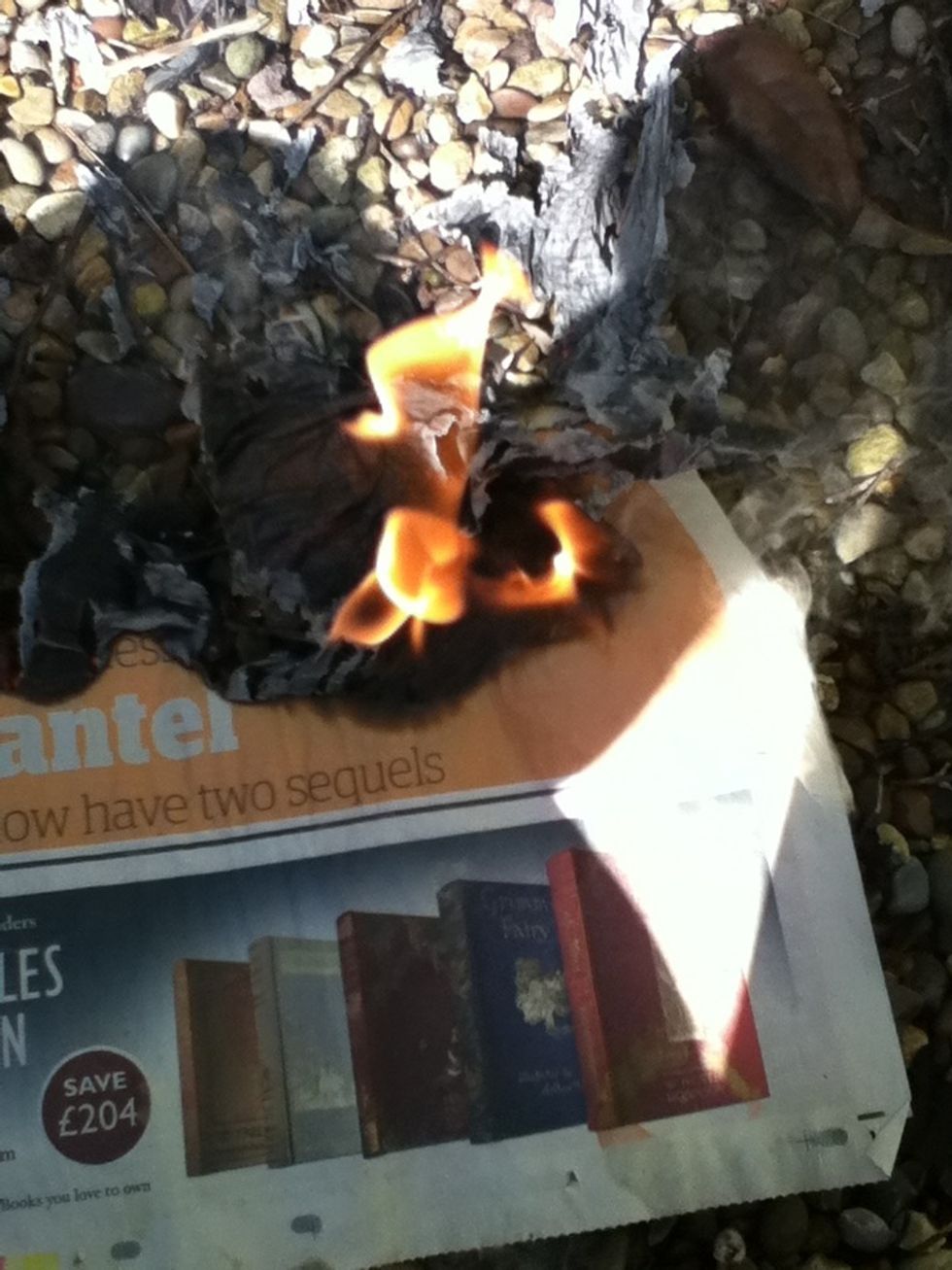How to make a fire with a magnifying glass B+C Guides