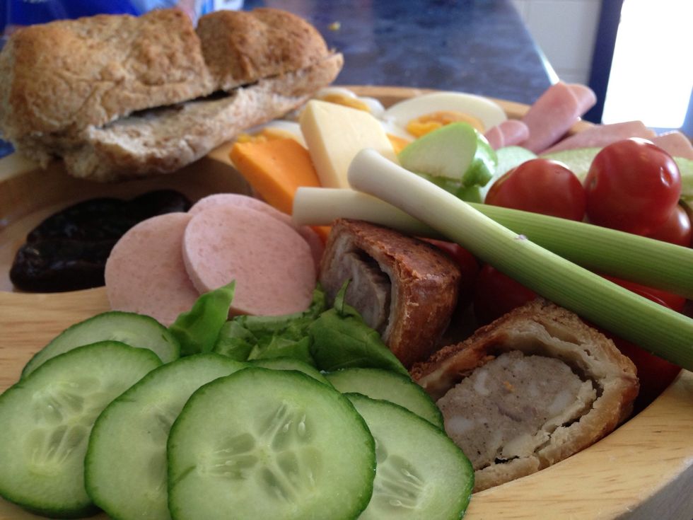How to prepare a ploughman's lunch - B+C Guides