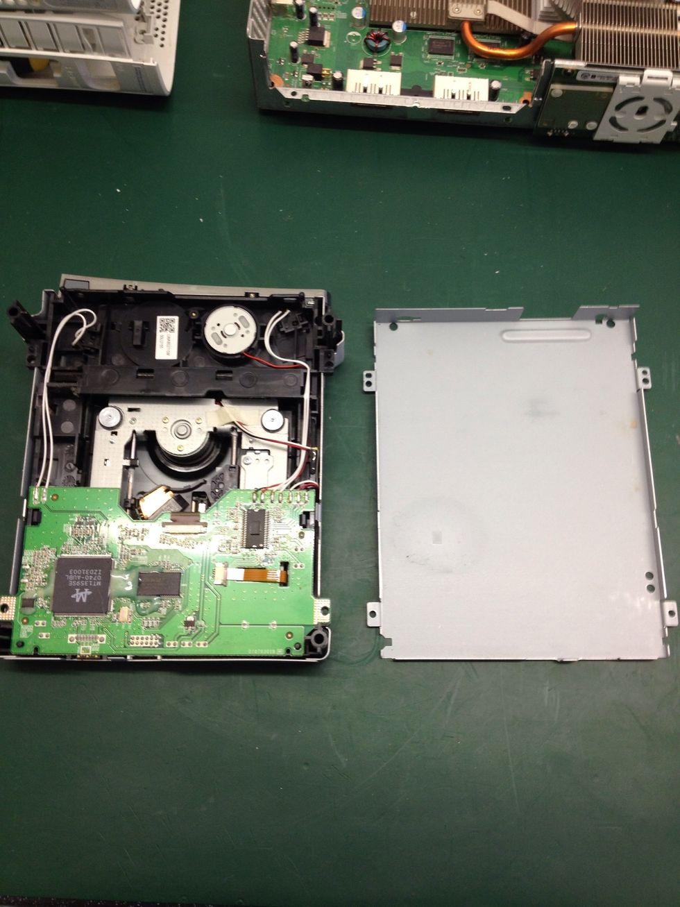 How to disassemble an xbox 360 dvd drive for cleaning B+C Guides