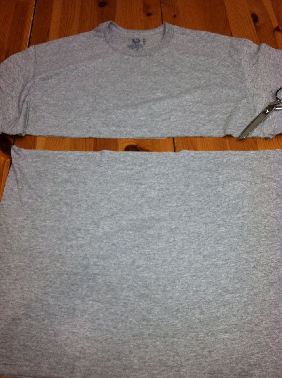 How to repurpose a tshirt into a stylish fringe scarf B+C Guides