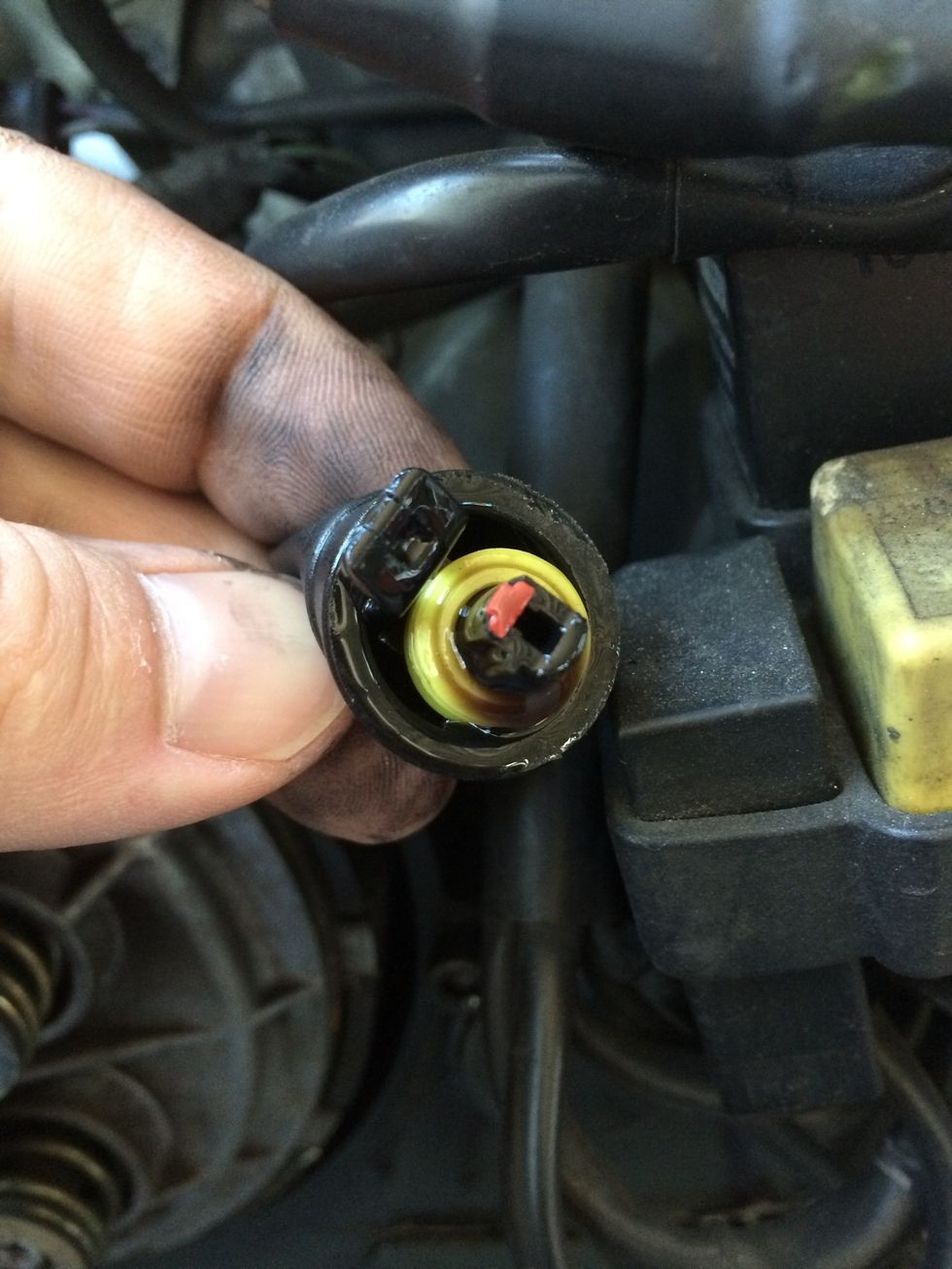 How to change the oil pressure sensor on a ducati B+C Guides